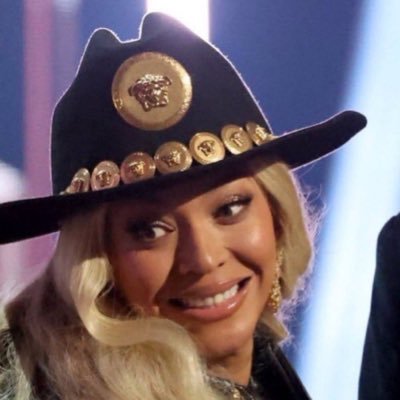 thicneyb's profile picture. ✨