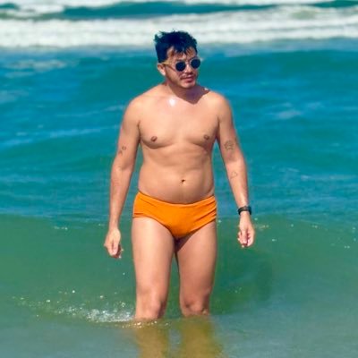 euhenrickneves's profile picture. Videomaker & Social Media por vocação. Minha vida: gay, HIV+ Indetectável. 🌈 | 😈 O outro lado? Conteúdo 🔞 te esperando no link! Clica!