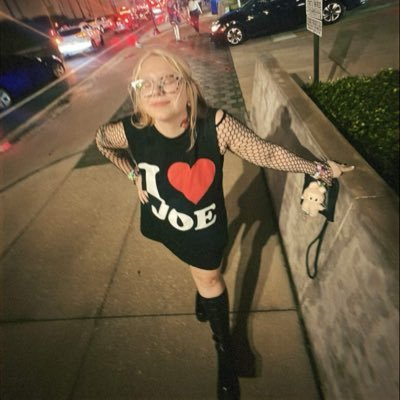 sammlikewhoa's profile picture. I can't believe Tom Sandoval had Raquel over while Ariana was away. And in the Jacuzzi as well. And she stayed all night. I can't believe it.