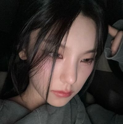 meanievv's profile picture. 