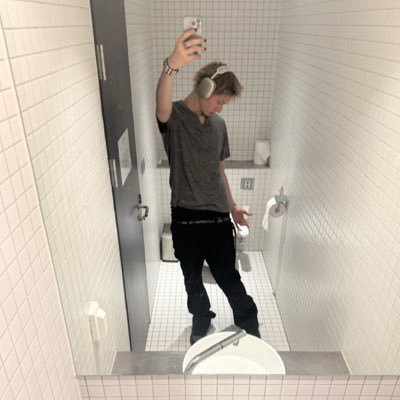 t_______u_L's profile picture. 