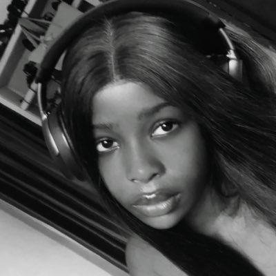 Midey5615's profile picture. That girl🙂‍↔️,book enthusiast