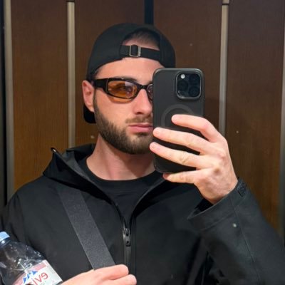 shoesme_'s profile picture. pas encore assez célèbre pour avoir une bio.