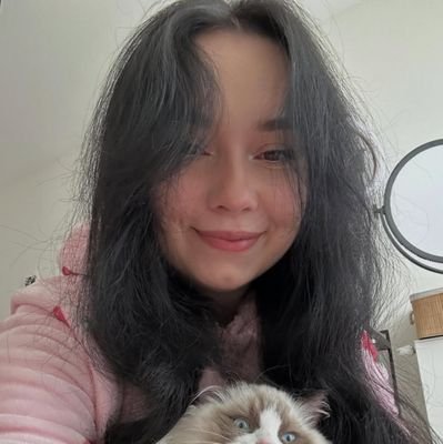 Lurarose44's profile picture. 