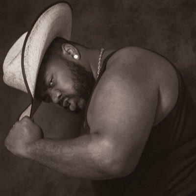 GreatDarnell's profile picture. What the hell you see is what the hell you get 📷🏳️‍🌈😈