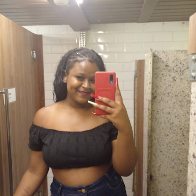 julyvitori18585's profile picture. 