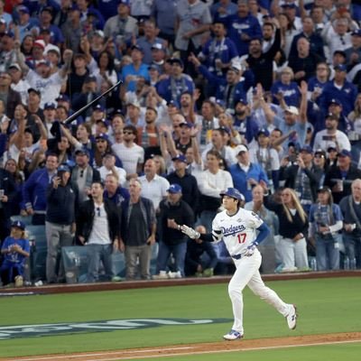 vitoriaeversos's profile picture. ⚽ 🏈 🏀 🏒 🎾⚾