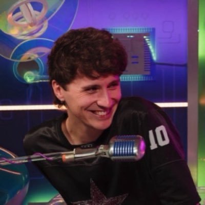 cryptidskylines's profile picture. || 21|| He/They || Bisexual || multi fandom|| ||I do post NSFW content||