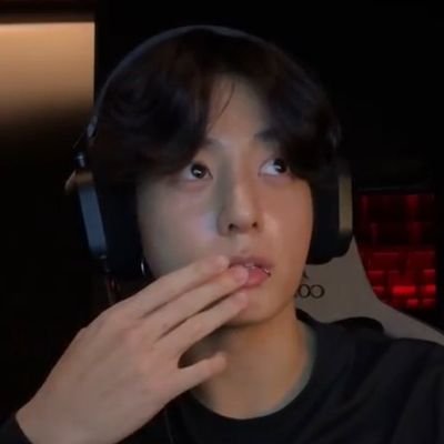 yurigcff's profile picture. only bangtan boys and stan le sserafim | study phamacy