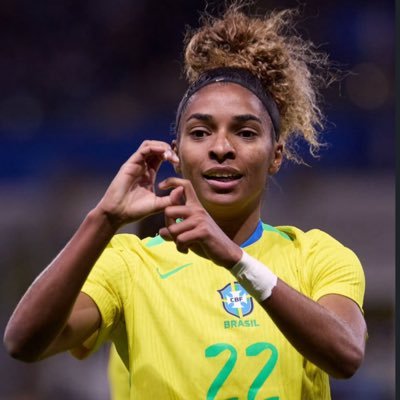 claraqzx_'s profile picture. falo de futfem e sofro pelo ceará