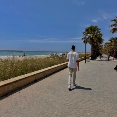 AskoNiew's profile picture. #Tesla Pilote, Adepte de #Apple , Passionné de #Fintech