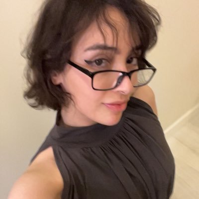 mprtryofbrain's profile picture. “INFP | Student | Languages & sports | a Solo soft woman & loving it”