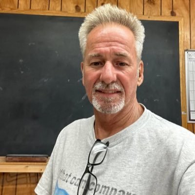 jonathanellis02's profile picture. choosing not to dwell on my past but rather to be happy because life is too short to be unhappy❤️🇺🇸