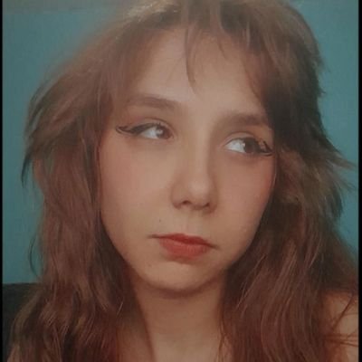 llesliekim's profile picture. زنی که دوربین به دست میگیرد..