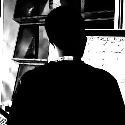 clevergenuin's profile picture. Making artists go viral, One tweet at a time.  4L ting @wizkidayo