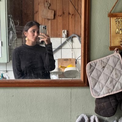 saharnazii's profile picture. 