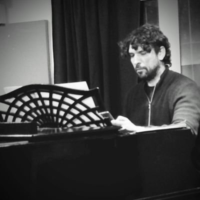 MauriMZuccardi's profile picture. Compositor, pianista y Lic. en relaciones internacionales, tucumano