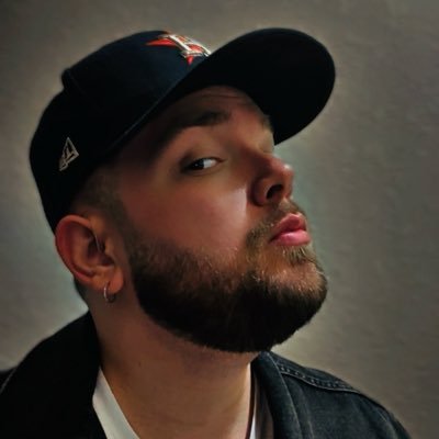 Ausheim's profile picture. jus your average nobody, not your average rapper.