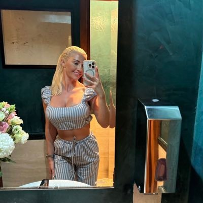 Anita_wes's profile picture. Create your own happiness with passion