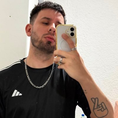 SasaFran96's profile picture. ✨Uruguay 🇺🇾 La vida es ahora, no más tarde :)