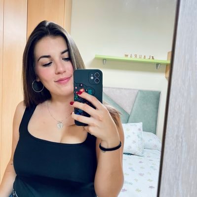 laumv4's profile picture. English secondary teacher  • #realvalladolid 💜