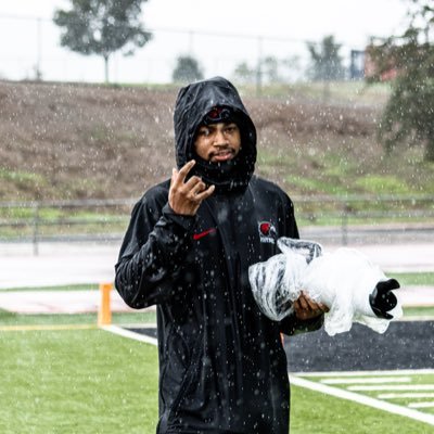Devin_Quinn2's profile picture. Director of Creative Media @SimpsonU_FB