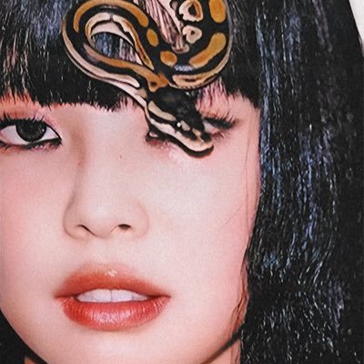 jenweiness's profile picture. like jennieholic