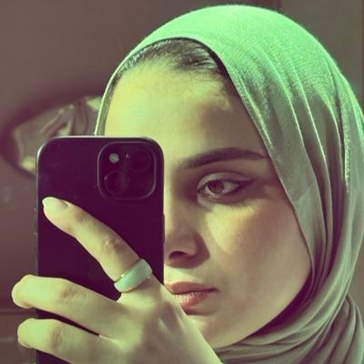 shroukIRL's profile picture. أصفو على حذرٍ و أخاف بملء قلبي