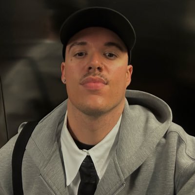 iamalexvrince's profile picture. it's so confusing sometimes..