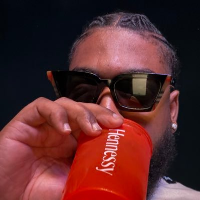 iTweetBrando's profile picture. Everything negative - pressure, challenges - is all an opportunity for me to rise. -Kobe https://t.co/9edsPX7DLA