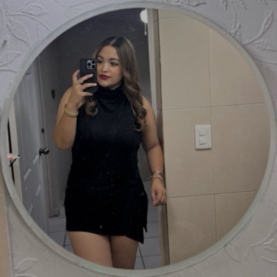 AngieBrimez's profile picture. https://t.co/36tG4fOEdn  🌗