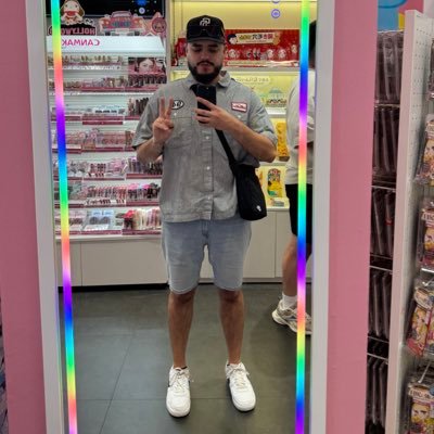 cxsxrgm's profile picture. L-I-V-I-N