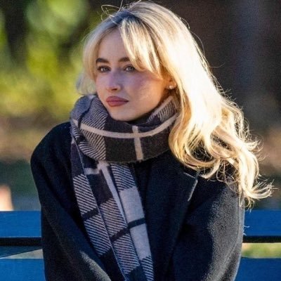 temarizx's profile picture. Eu sou a rasura mal traçada da minha obra literária, meu pior inimigo sou eu. | Genshin, meus gatinhos, muito Tame Impala e Sabrina. | @mathdanana | 19