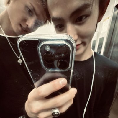 skzluvrssi's profile picture. random