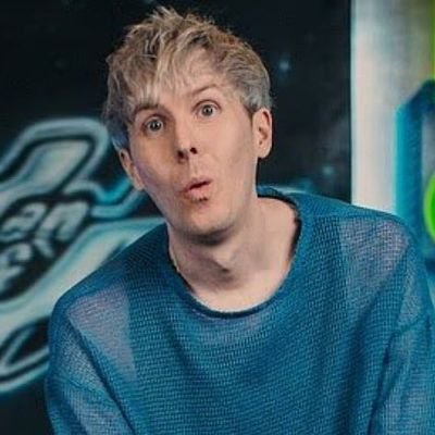 yoshiilester's profile picture. *fan account* 
**phil lester to me: we've been through a lot together**
gay 28 she/her 
swiftie since '06, phannie since '12