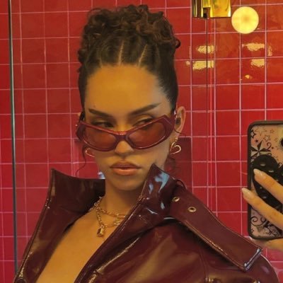 hyunjindraw's profile picture. Halley's Comet @beomdaisy ♡