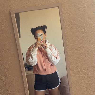 BetsieVintage's profile picture. Paradise 🌴 PopPunk4Life.🫡