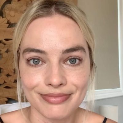 margotrobbie579's profile picture. 