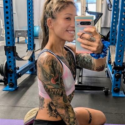 Helen 🫠 | run wild and never look back Profile