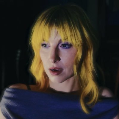 cravecain's profile picture. 🌻⋆.ೃ࿔*:･