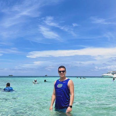 jhonytrix's profile picture. Las personas se van y la vida no se detiene por nadie. No perdiste a nadie,  te perdieron a ti.  Recuérdalo siempre.