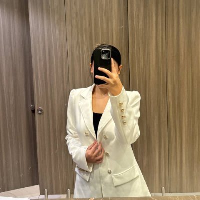 mona_lovelyhere's profile picture. Fashion👗 or finance💼, power🏎 or peace 🧘‍♀️
— Balancing it all with speed and yoga 🇻🇳