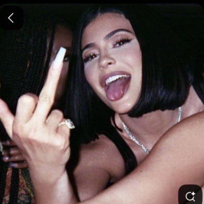 bratttzzx's profile picture. stuck in the teens