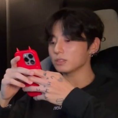 ashwithluvv's profile picture. to the moon ♡