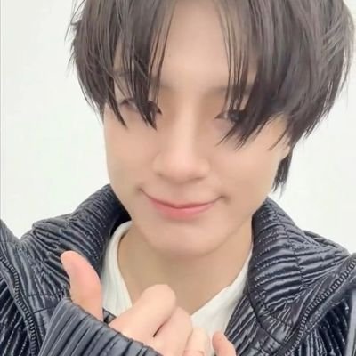 ferrerocherra's profile picture. forza ferrari ; we're unconditionally timeless — #JENOXF1CROSSOVER