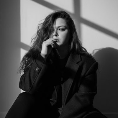 allymariexo0's profile picture. I am almost 30 with much love for books and science 🧠📚 Tesla Owner⚡️AI transforms industries and boosts human potential 🦾 I’m your brunette bookworm