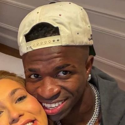 byuncelestial's profile picture. 🪞🍯