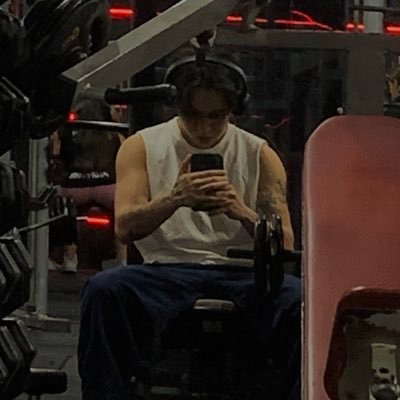 tsukiyommi's profile picture. ne me quitte pas. II faut oublier tout peut s'oublier qui s'enfuit déjà