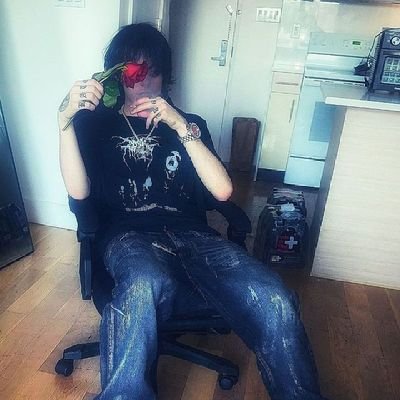 inclinedpain's profile picture. my IQ low but i go down