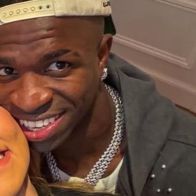 biaamabreu's profile picture. funny how present turns past